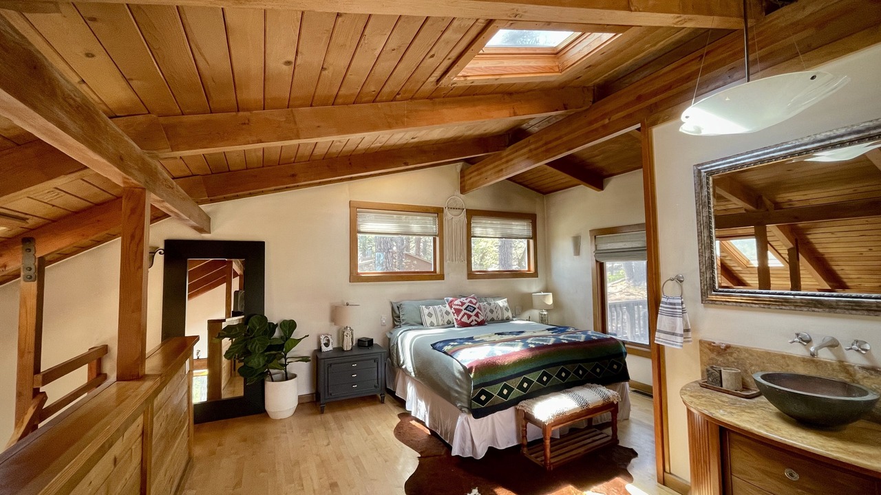 Photo of Bedroom in Twin Peaks