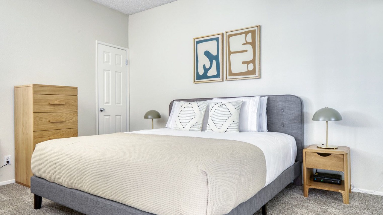 Photo of Bedroom in NoHo Arts District