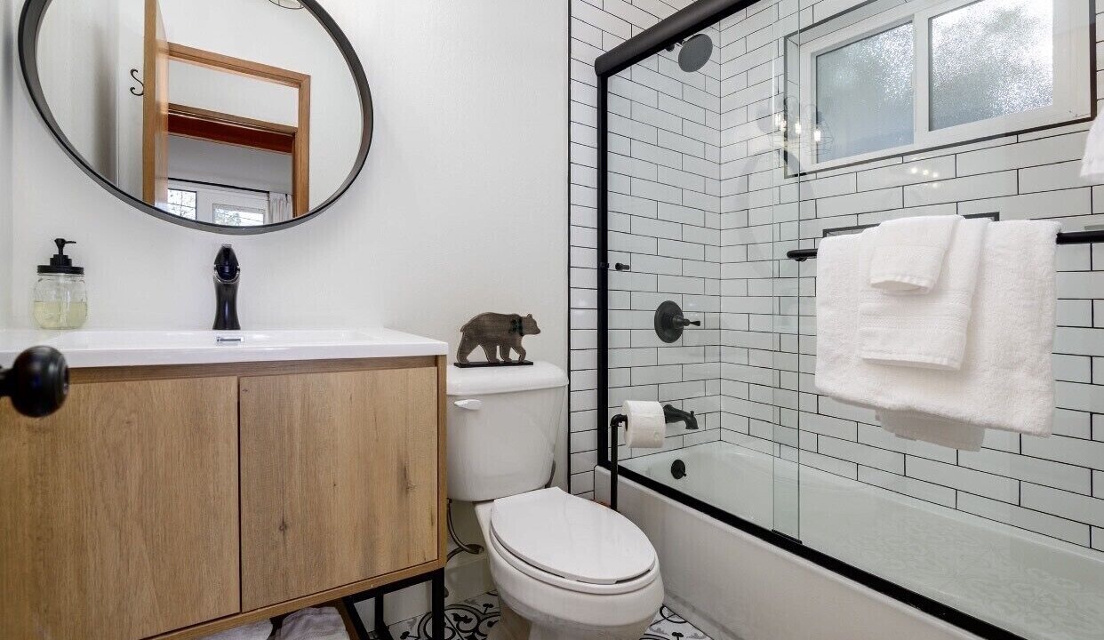 Photo of Bathroom in Blue Jay