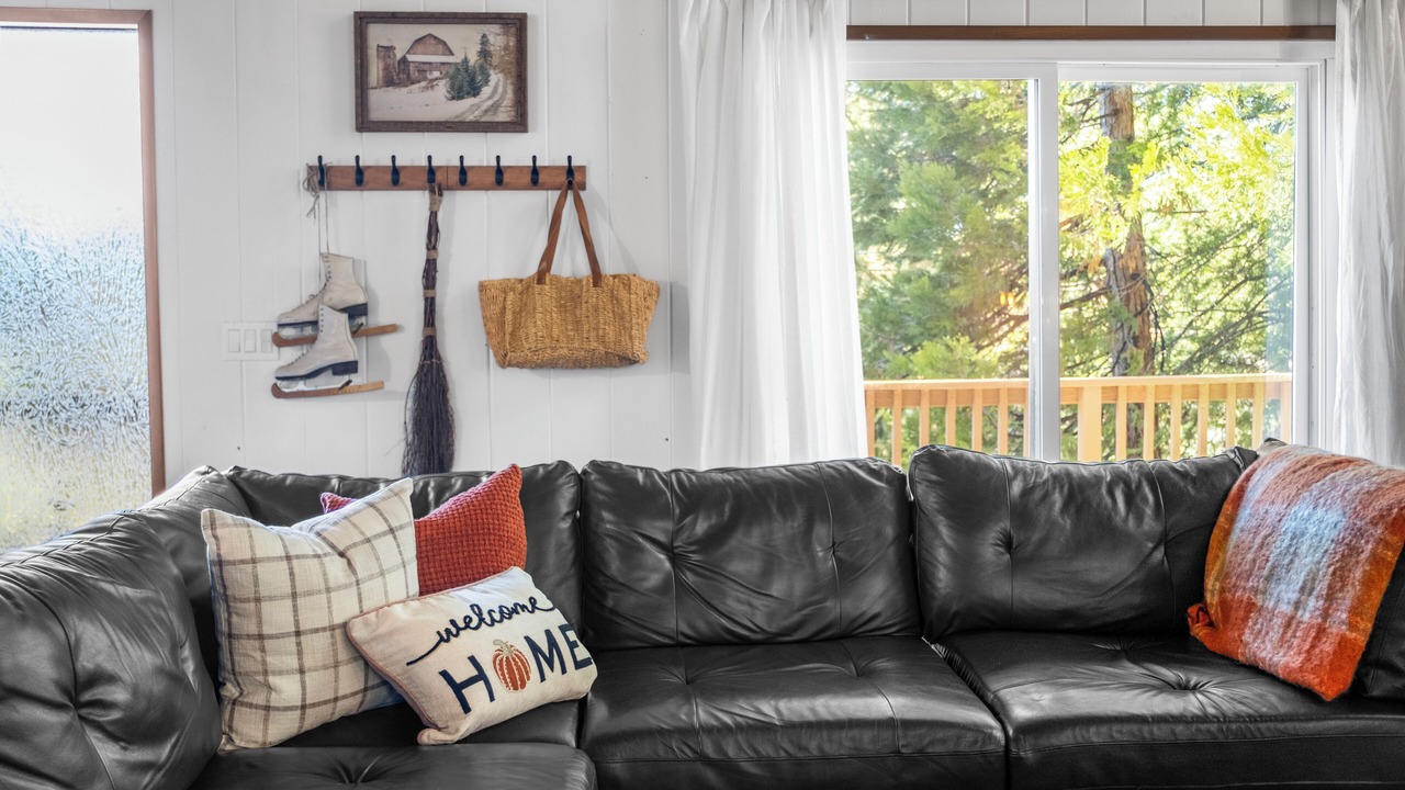 Photo of Livingroom in Blue Jay