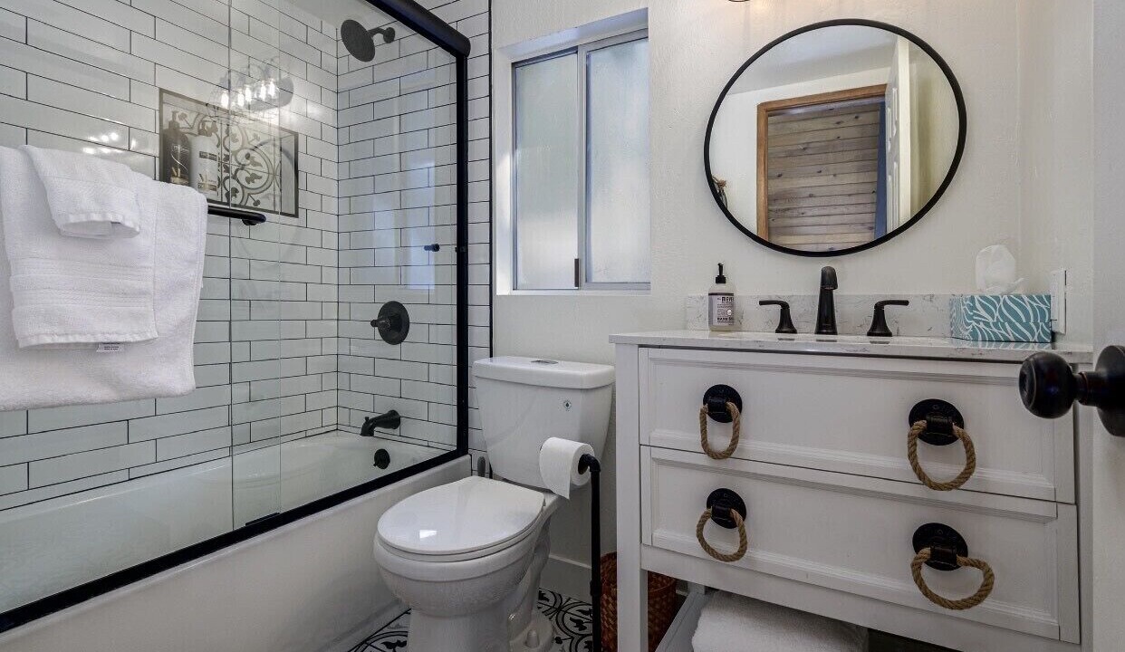 Photo of Bathroom in Blue Jay