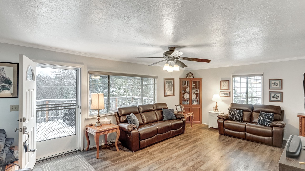 Photo of Livingroom in Cedar Glen