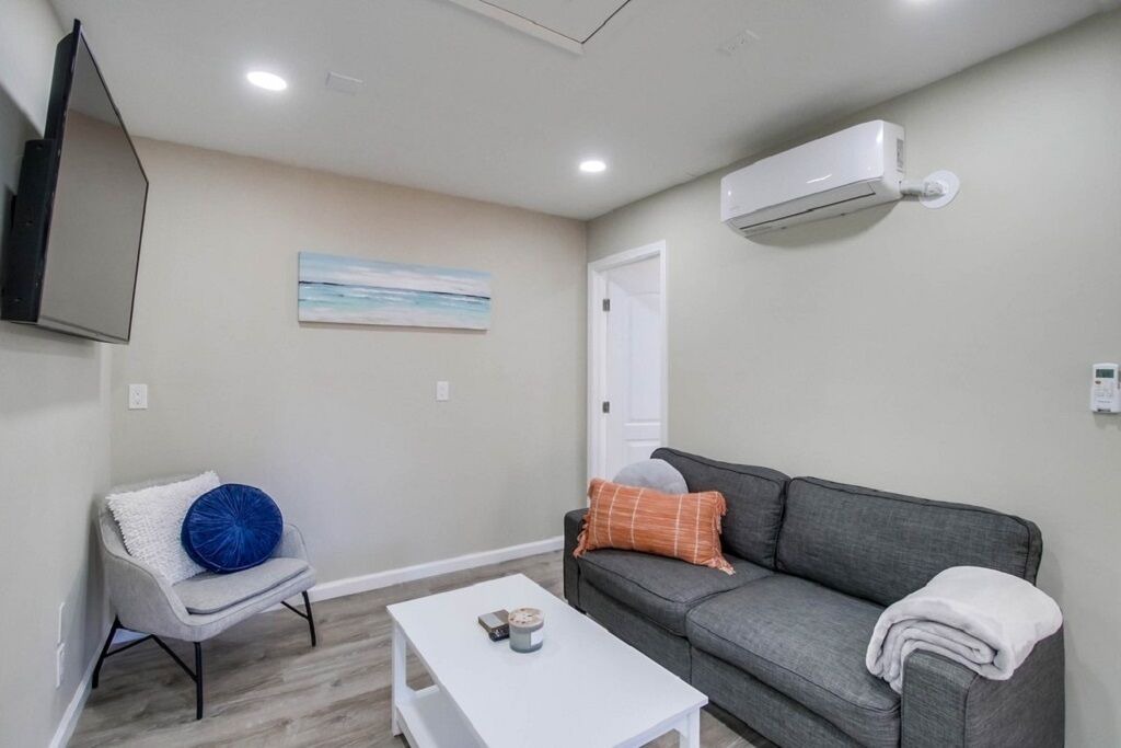 Photo of Livingroom in Bay Park