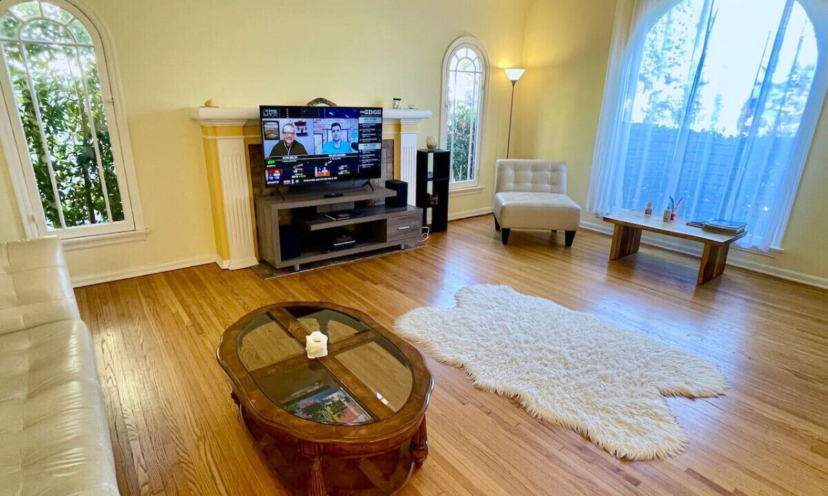 Photo of Livingroom in Mid-Wilshire