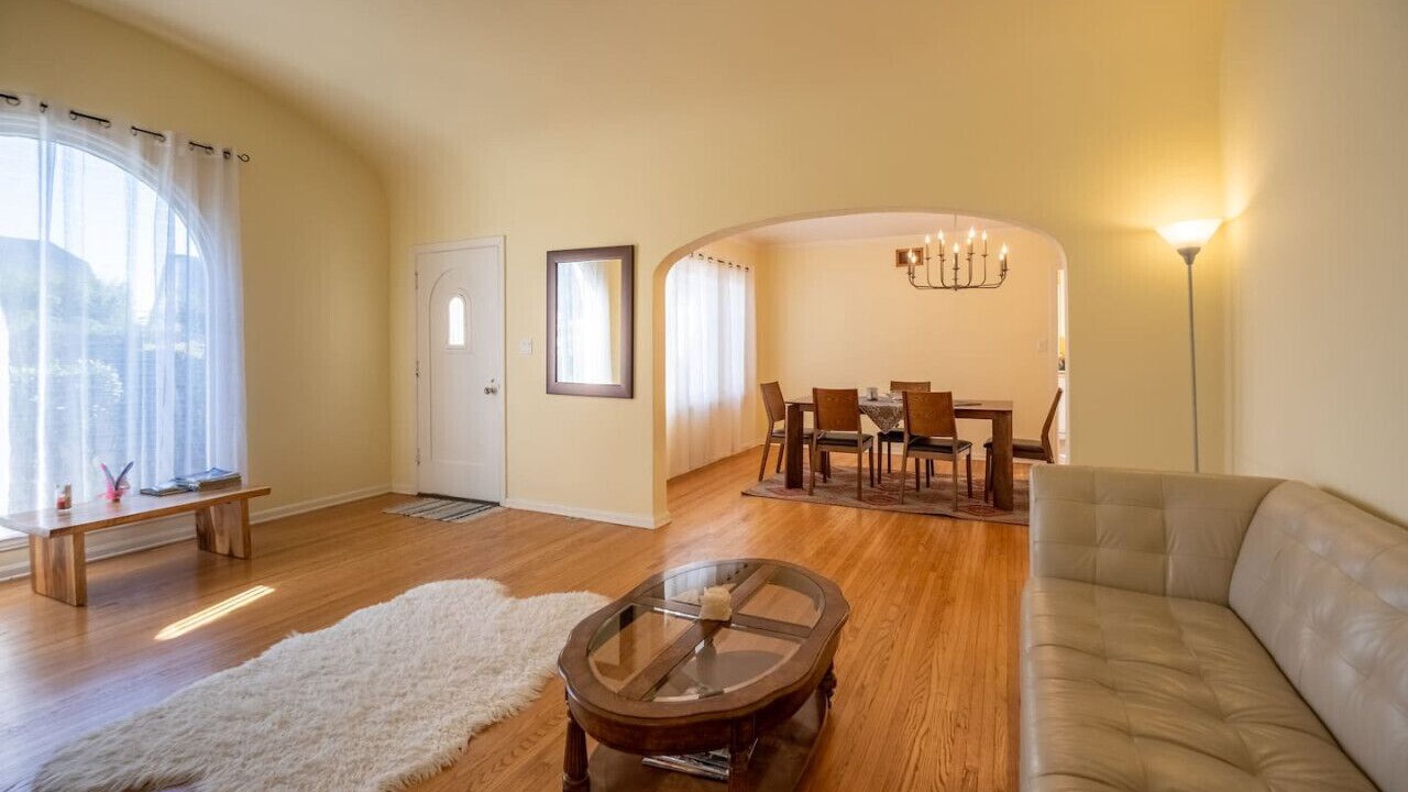 Photo of Livingroom in Mid-Wilshire