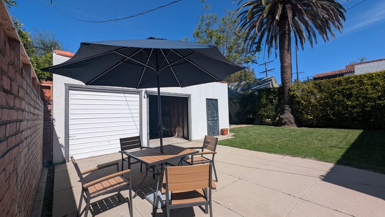 Photo of Outdoor in Mid-Wilshire