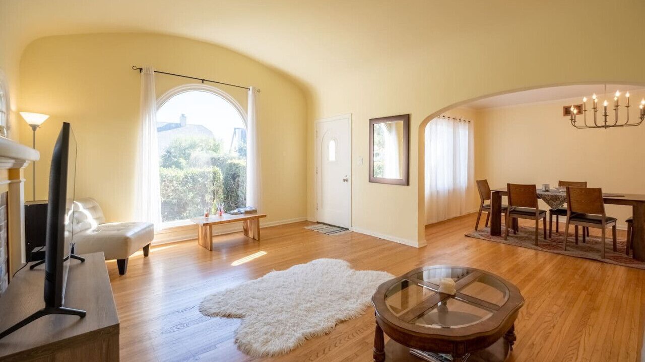Photo of Livingroom in Mid-Wilshire