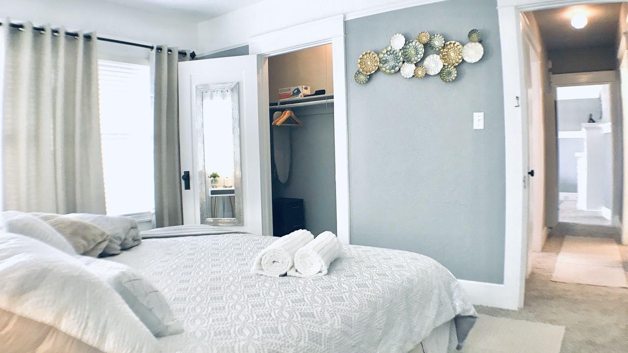 Photo of Bedroom in Oleander - Sunset