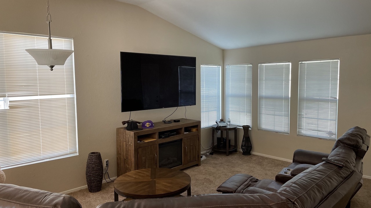 Photo of Livingroom in Palmdale