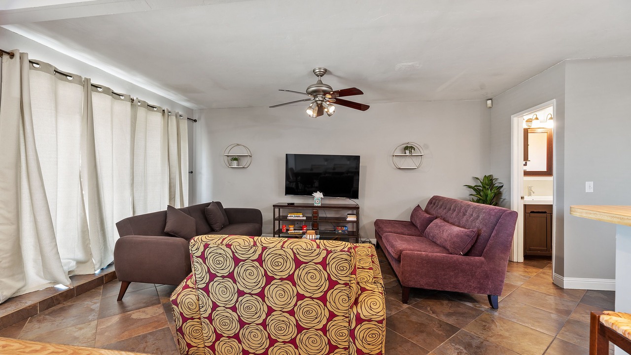 Photo of Livingroom in Bay Park