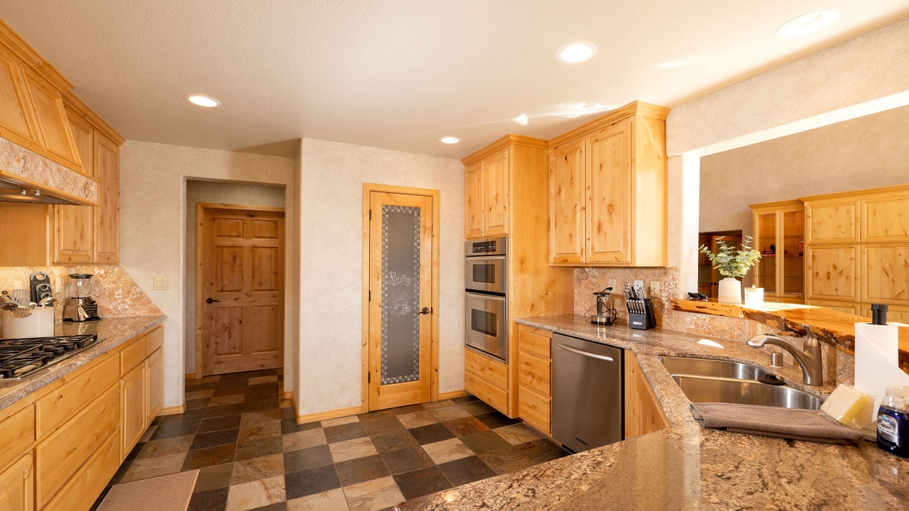 Photo of Kitchen in Castle Glen Estates
