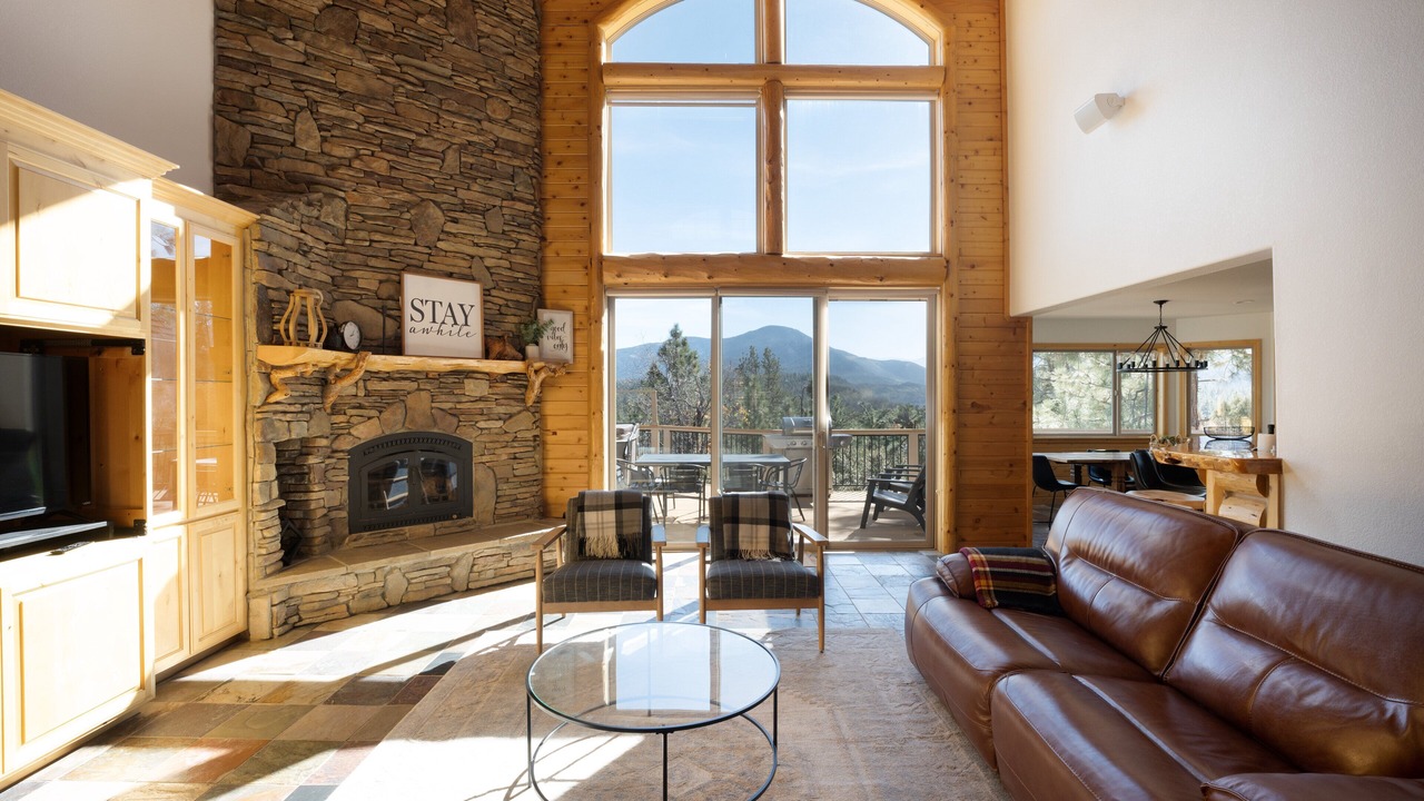 Photo of Livingroom in Castle Glen Estates