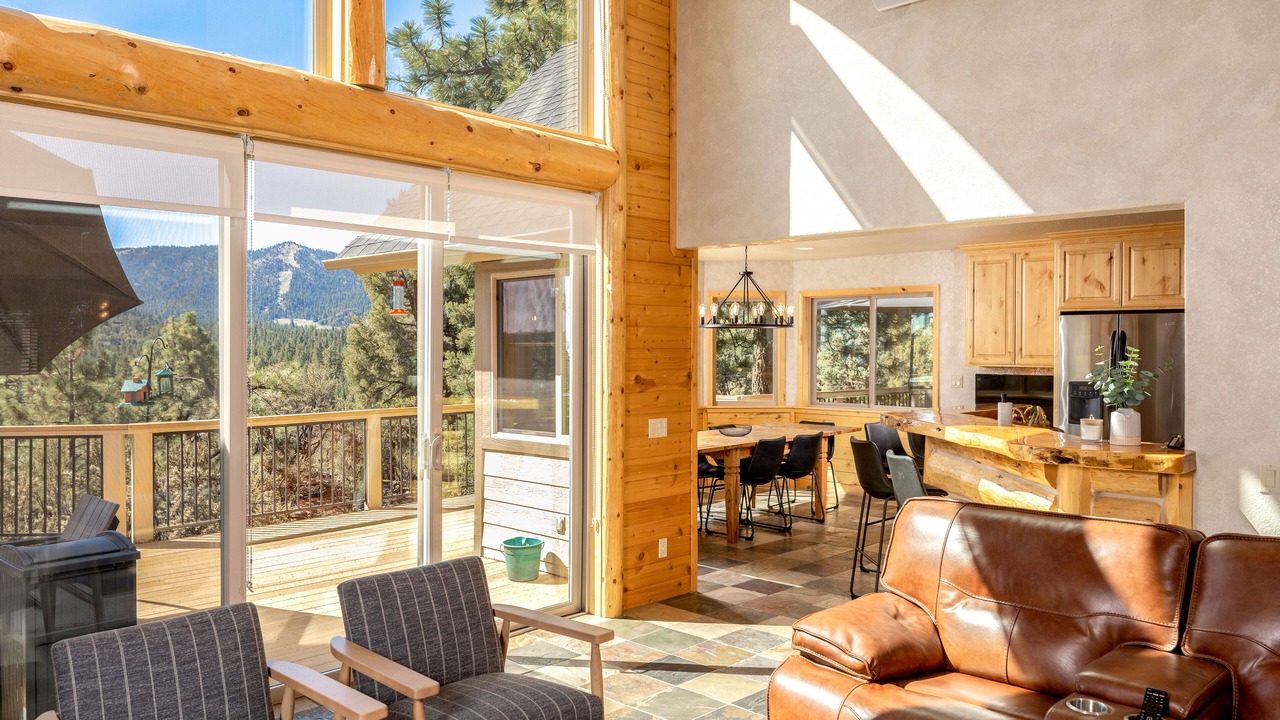 Photo of Livingroom in Castle Glen Estates