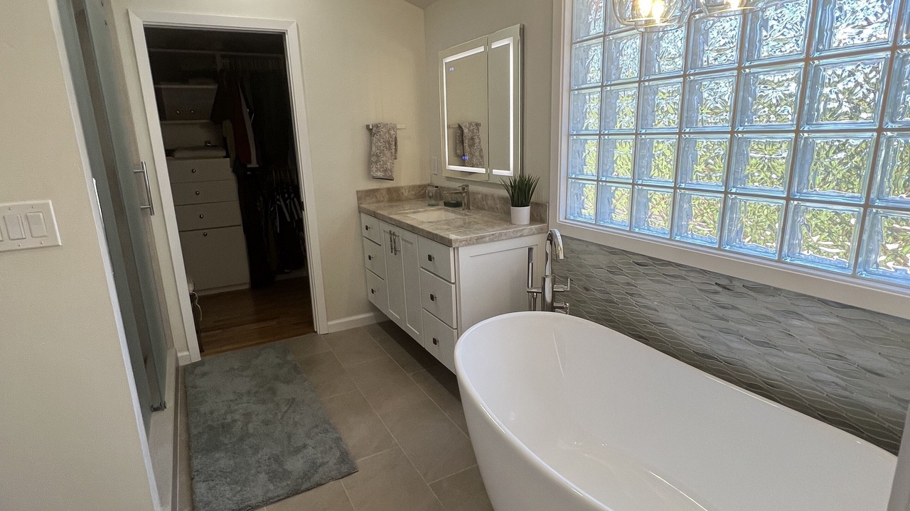 Photo of Bathroom in Del Monte Forest