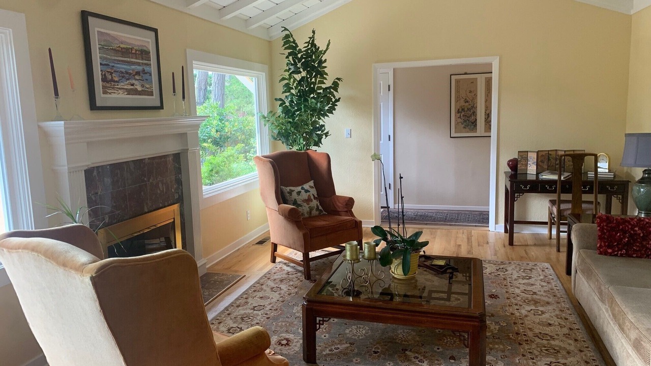 Photo of Livingroom in Del Monte Forest