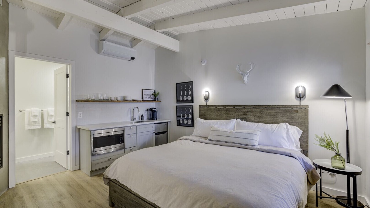 Photo of Bedroom in Lakeside Park