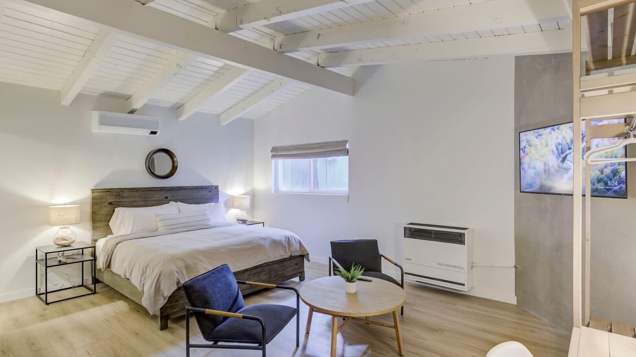 Photo of Bedroom in Lakeside Park