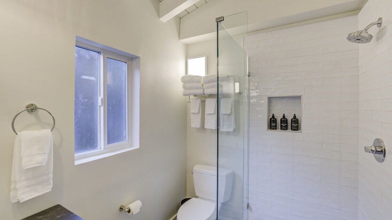 Photo of Bathroom in Lakeside Park