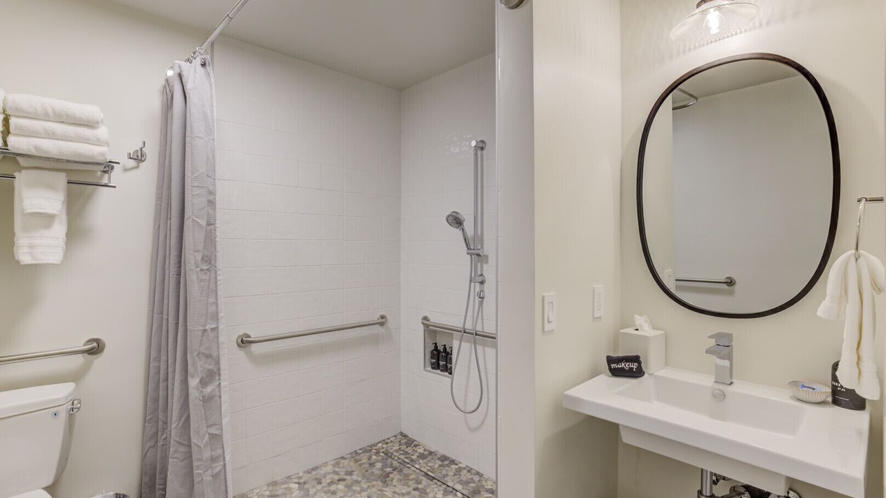 Photo of Bathroom in Lakeside Park