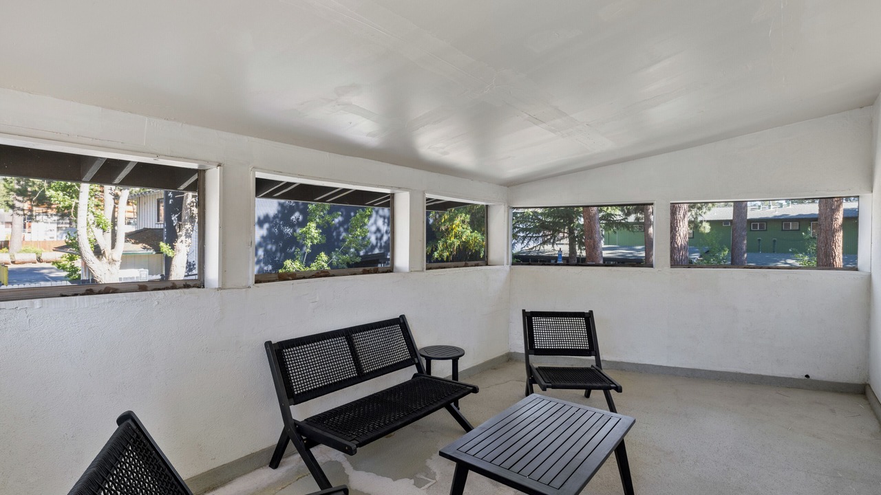 Photo of Patio Balcony in Lakeside Park
