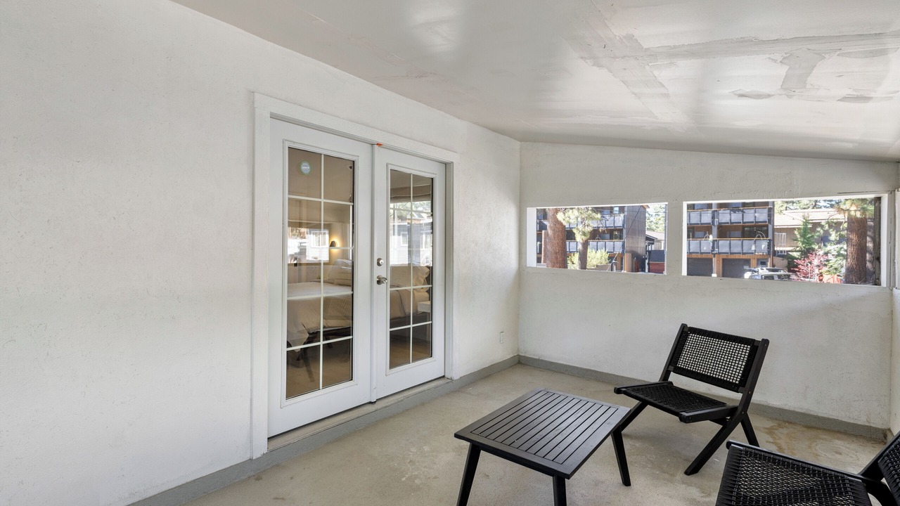 Photo of Patio Balcony in Lakeside Park