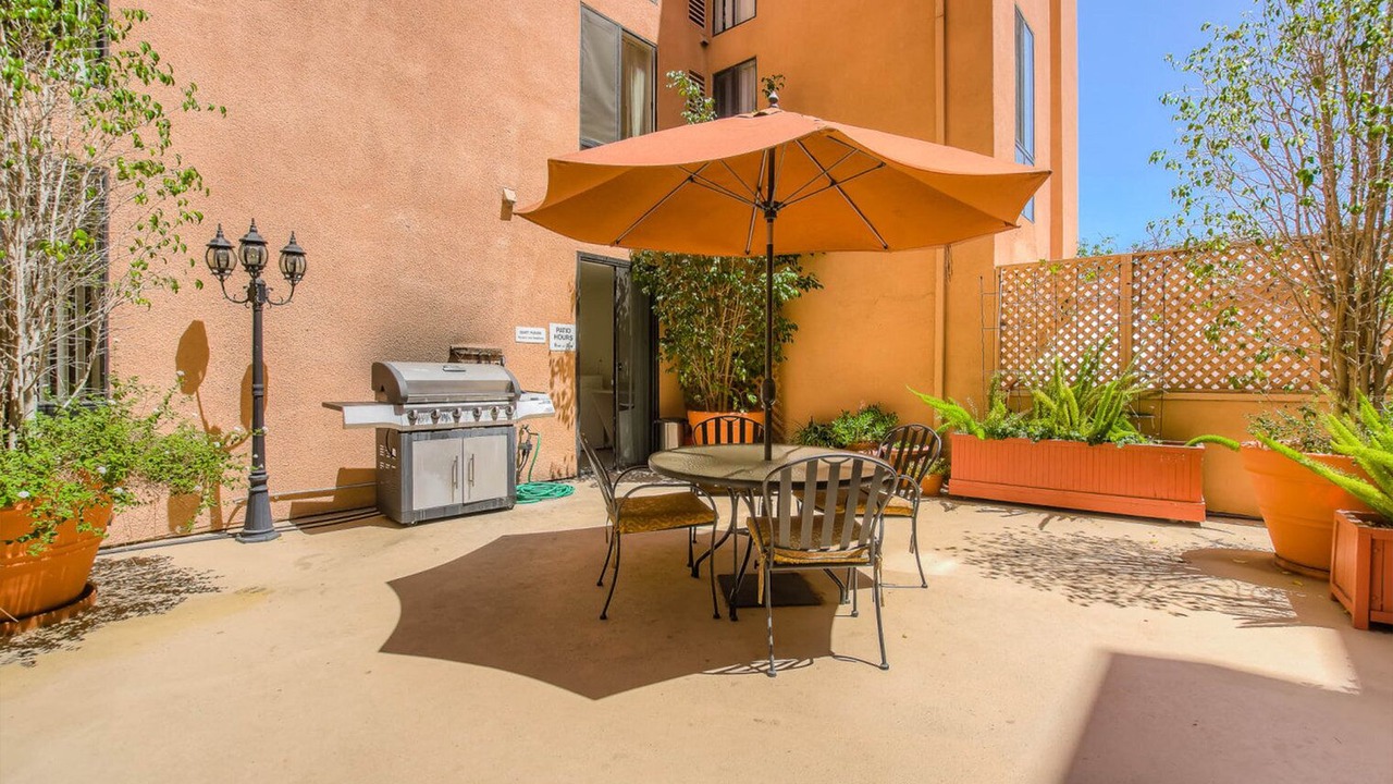 Photo of Outdoor in Hollywood Hills West