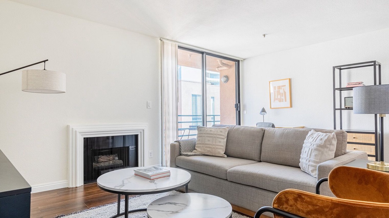 Photo of Livingroom in Hollywood Hills West