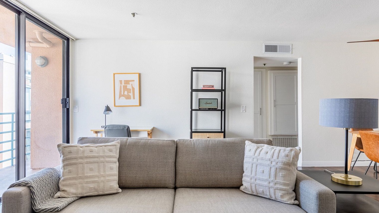 Photo of Livingroom in Hollywood Hills West