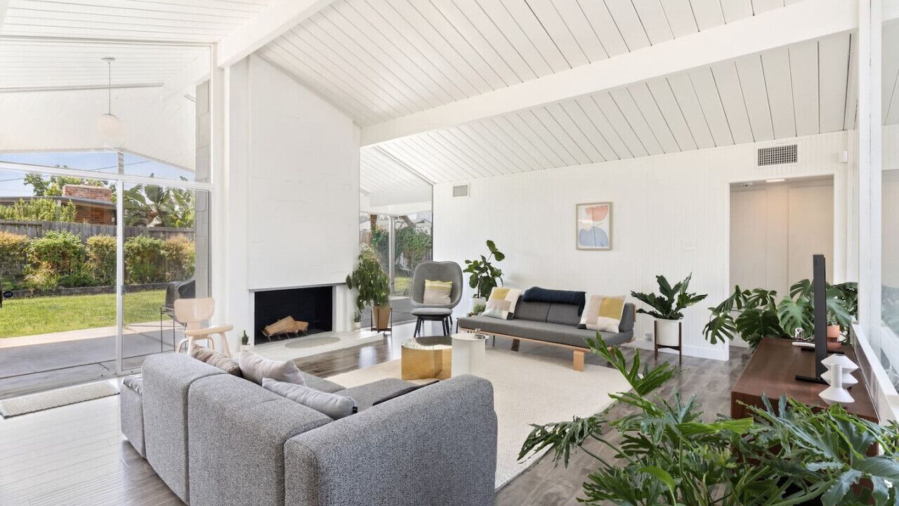 Photo of Livingroom in Orange