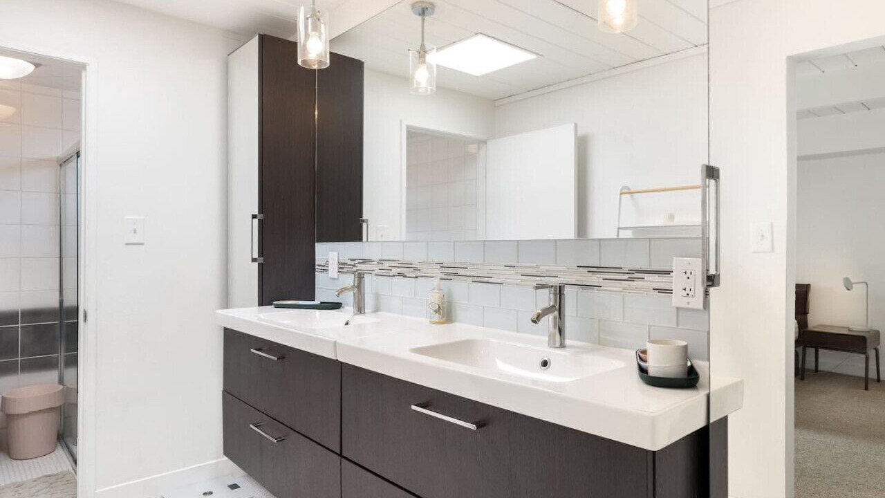 Photo of Bathroom in Orange