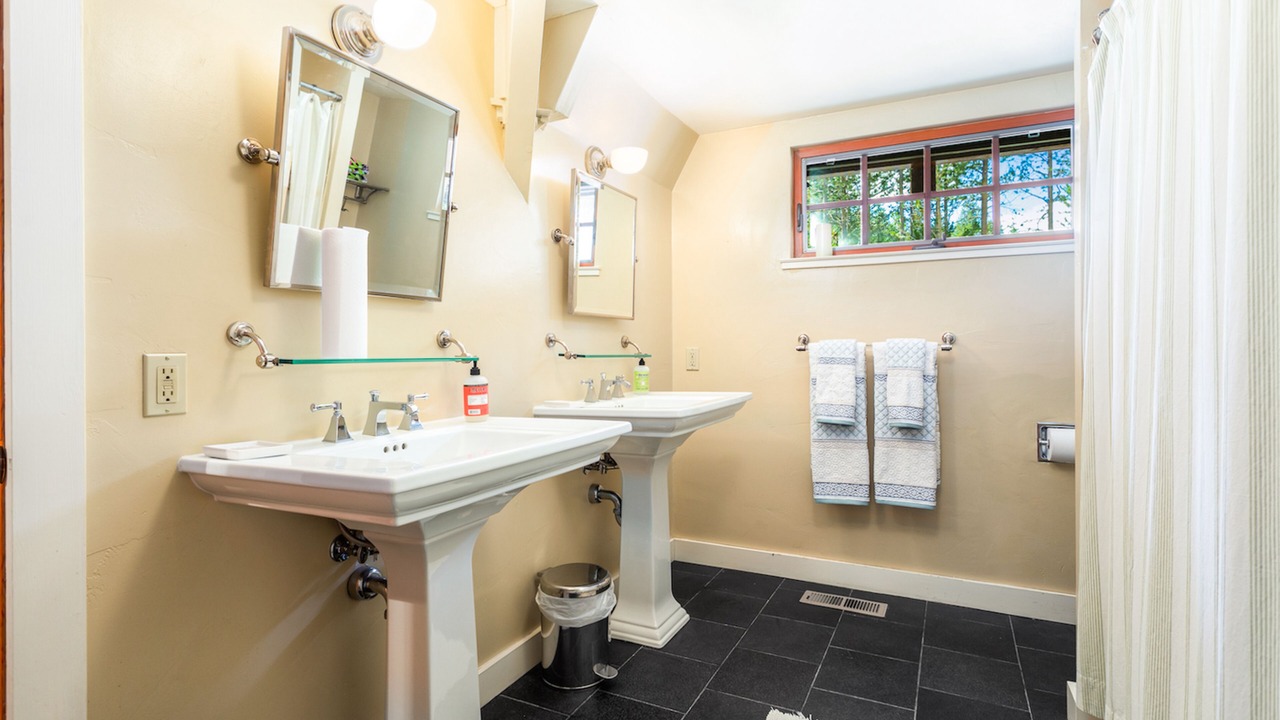 Photo of Bathroom in Serene Lakes