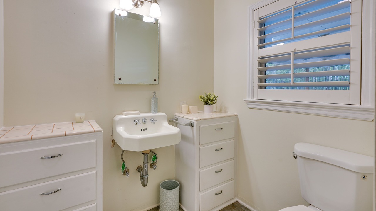 Photo of Bathroom in Bakersfield