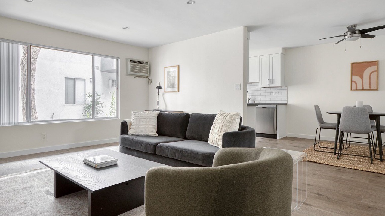 Photo of Livingroom in Valley Village