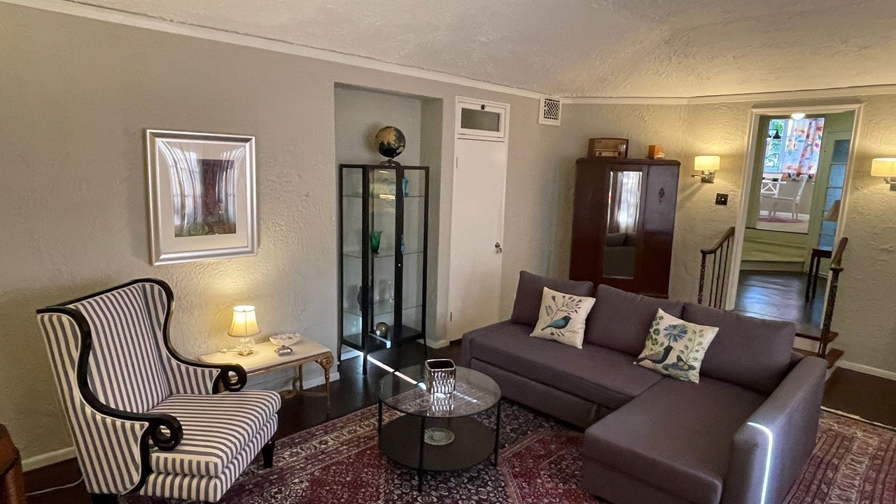 Photo of Livingroom in Hollywood Dell