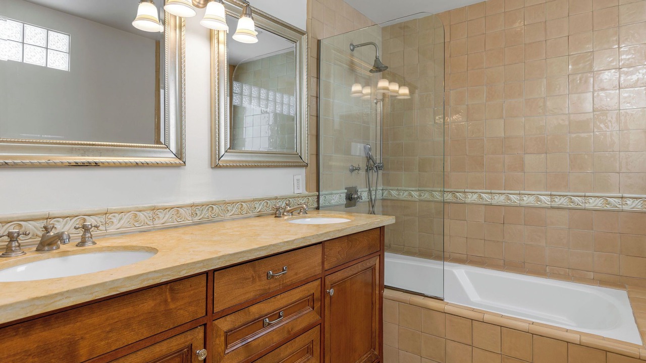 Photo of Bathroom in Tree Section
