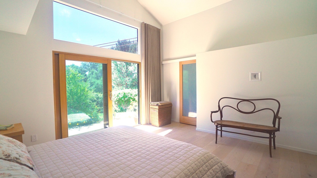 Photo of Bedroom in Meiners Oaks