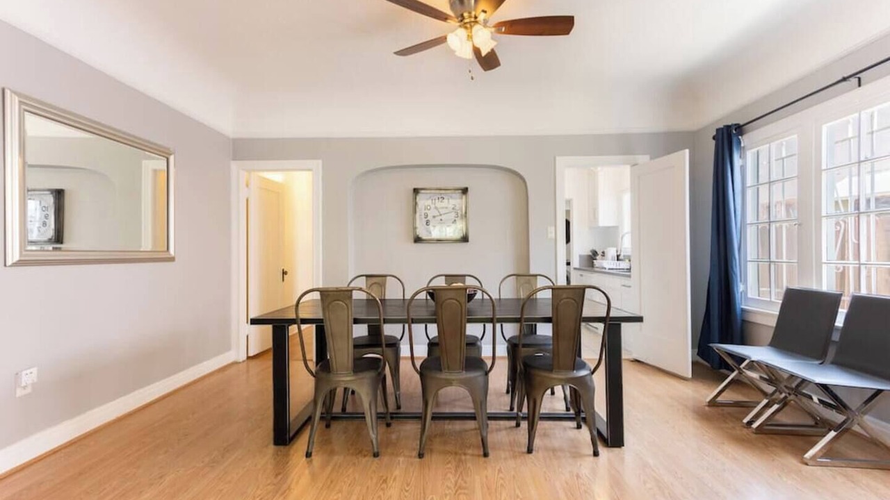 Photo of Bedroom in Mid-Wilshire