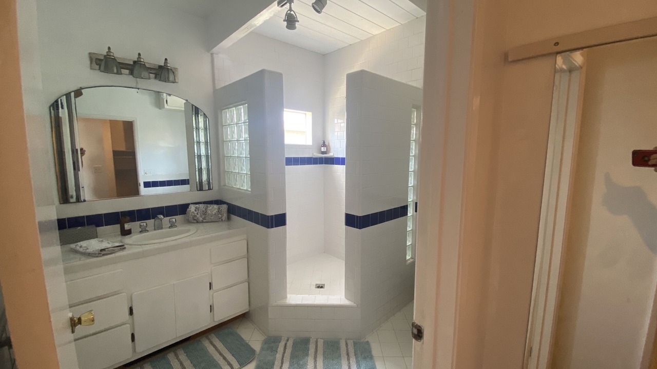 Photo of Bathroom in Gas Lamp Section