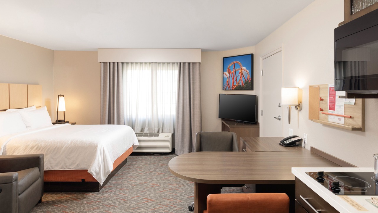 Photo of Bedroom in Anaheim Resort
