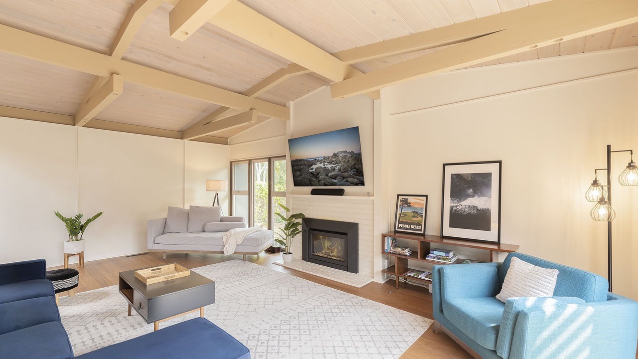 Photo of Livingroom in Del Monte Forest
