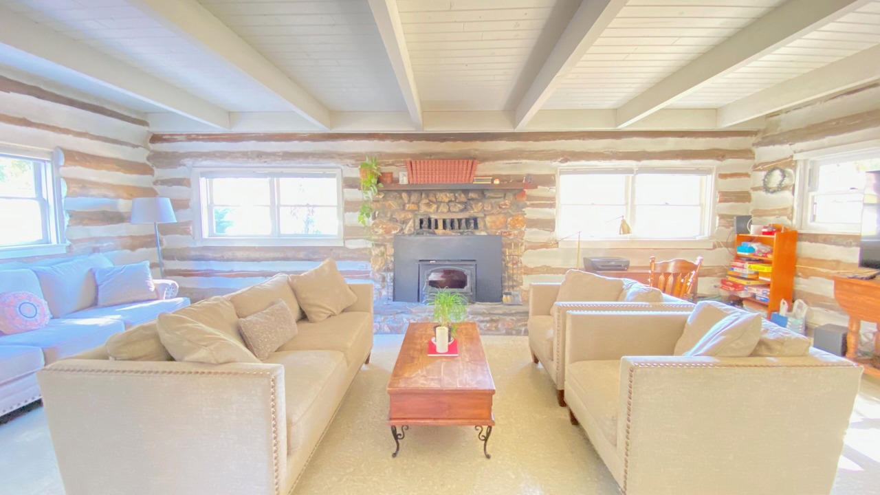 Photo of Livingroom in Kernville