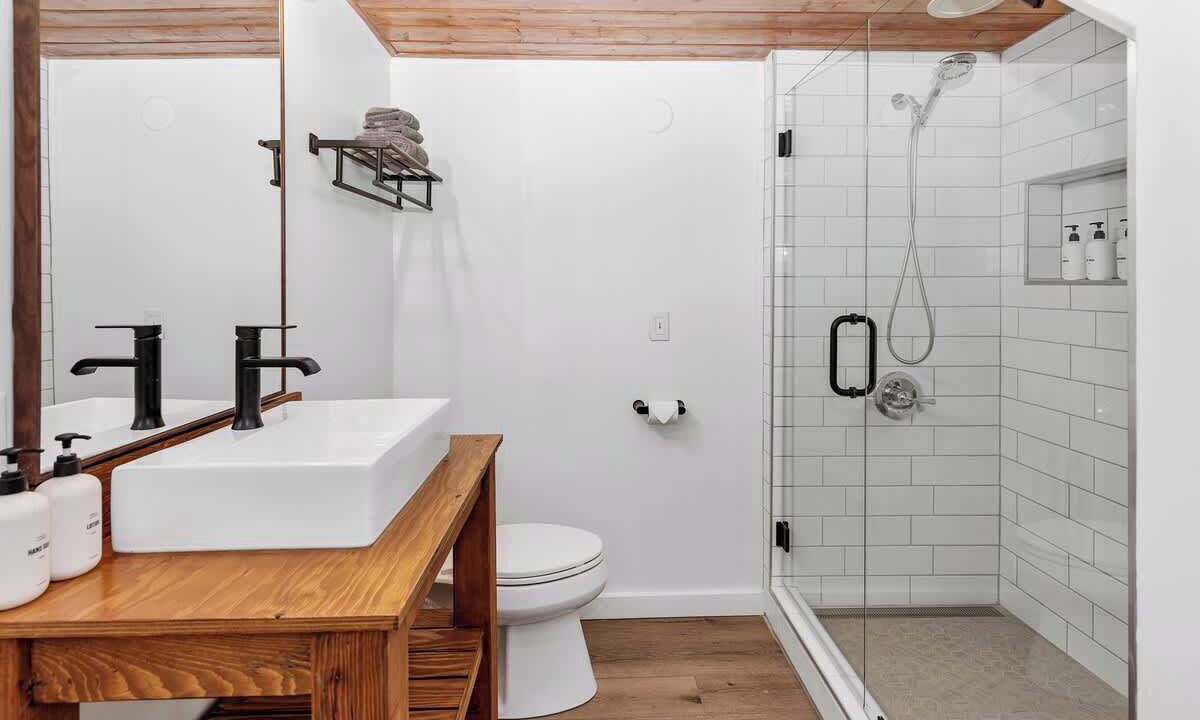 Photo of Bathroom in Upper Moonridge