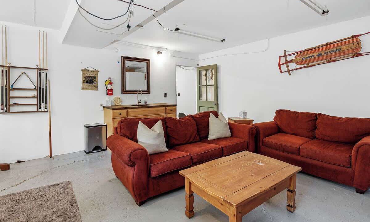 Photo of Livingroom in Upper Moonridge