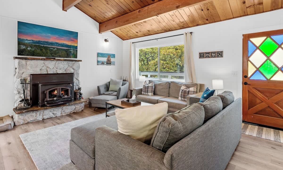 Photo of Livingroom in Upper Moonridge