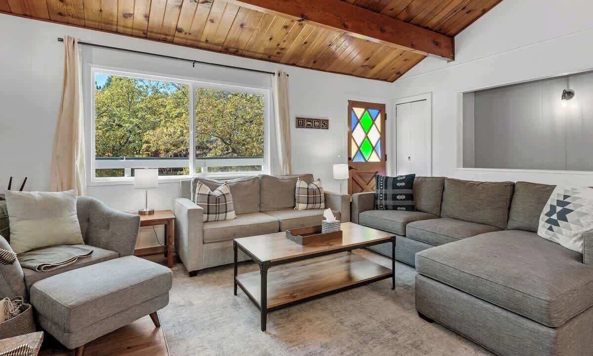 Photo of Livingroom in Upper Moonridge