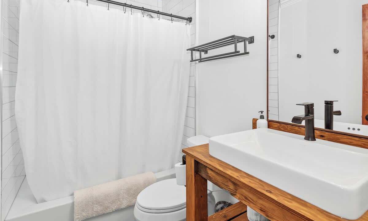 Photo of Bathroom in Upper Moonridge
