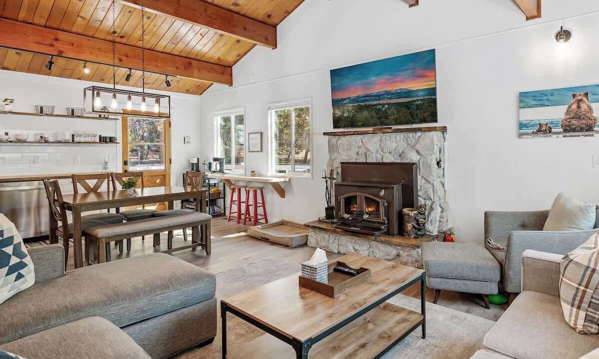 Photo of Livingroom in Upper Moonridge