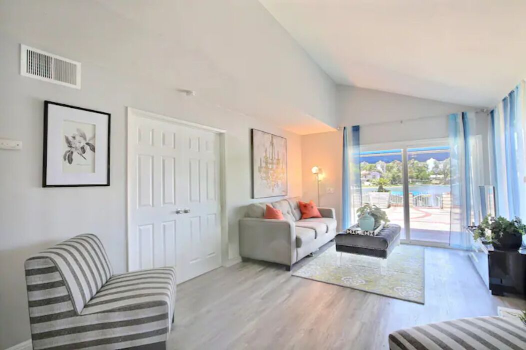 Photo of Livingroom in Corona