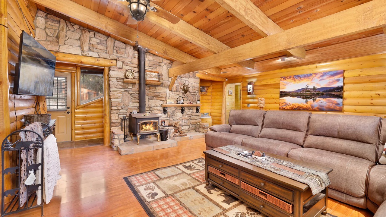 Photo of Livingroom in Big Bear