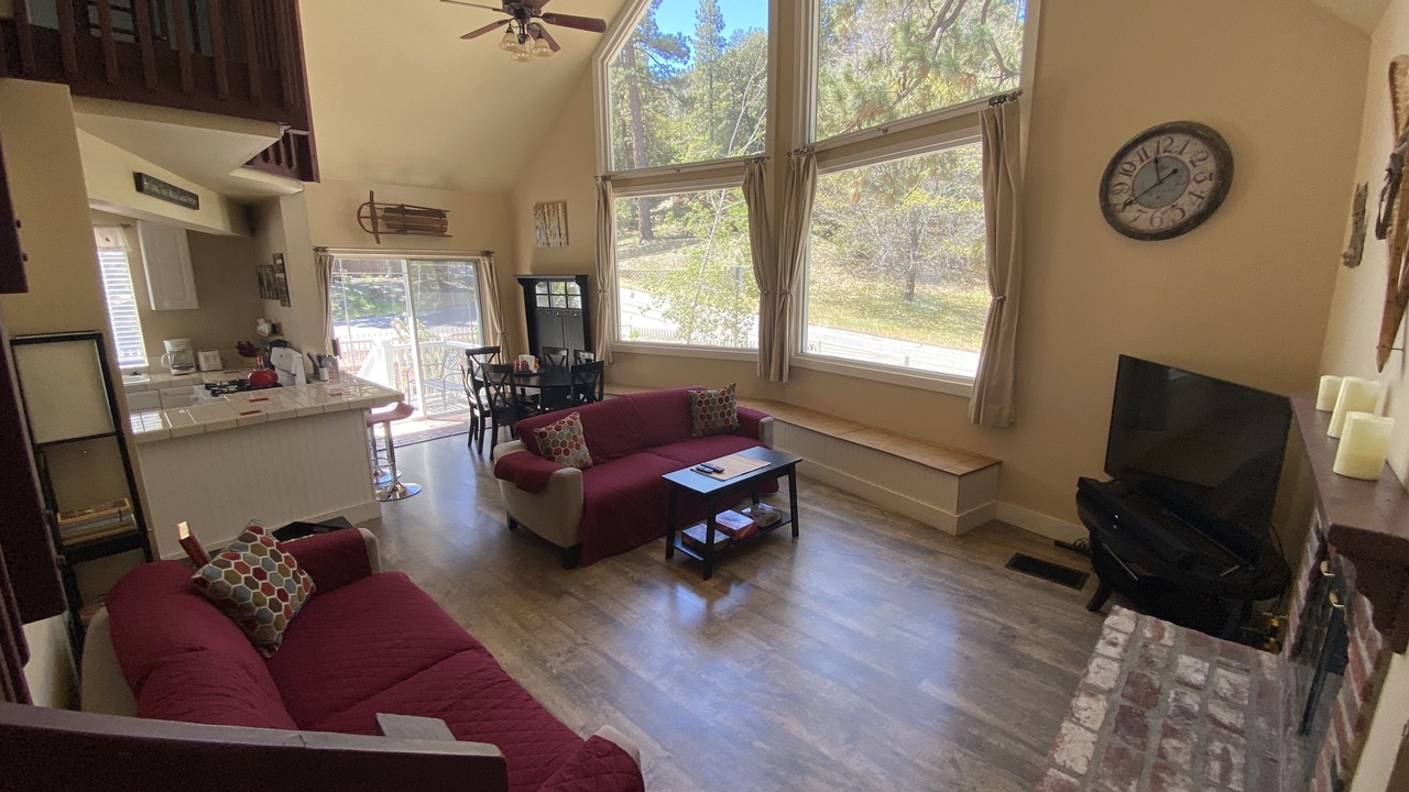 Photo of Livingroom in Wrightwood